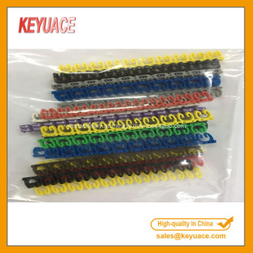 Clipe de plástico colorido em marcadores de cabo